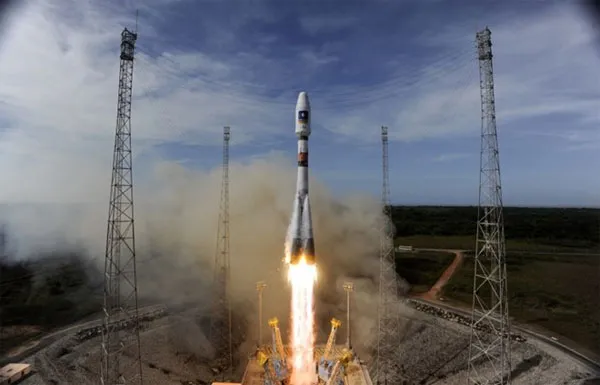 Một tên lửa Soyuz của Nga được phóng từ trung tâm vũ trụ của châu Âu ở Kourou