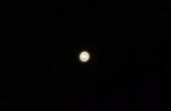 Phát hiện vầng sáng bí ẩn được cho là UFO ở Lon Don