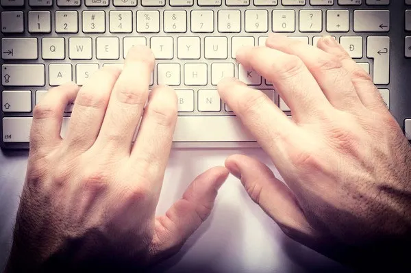 Đoán cảm xúc qua cách gõ bàn phím