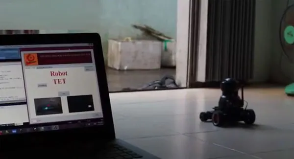 Robot điều khiển bằng mắt.