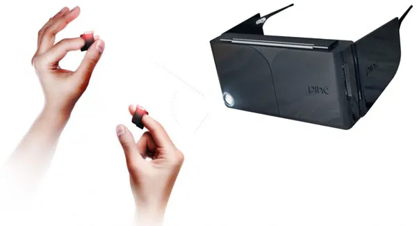 Việc tương tác được điều khiển bằng 2 chiếc nhẫn trên 2 ngón tay