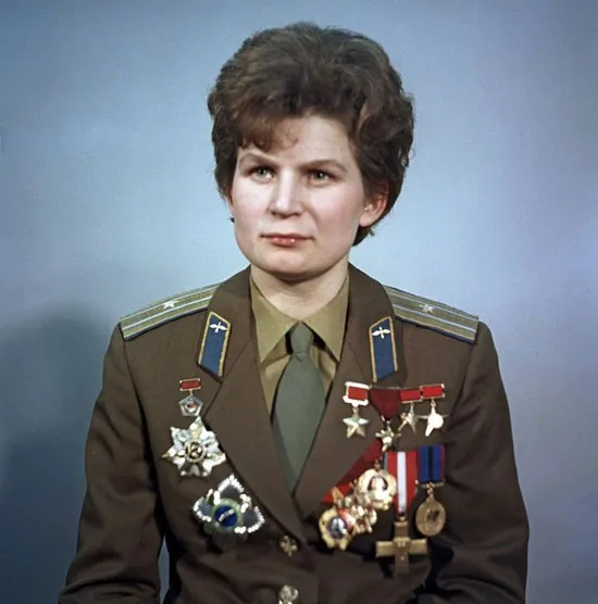 Năm 1963, Nga đưa người phụ nữ đầu tiên lên vũ trụ. Bà là Valentina Tereshkova.