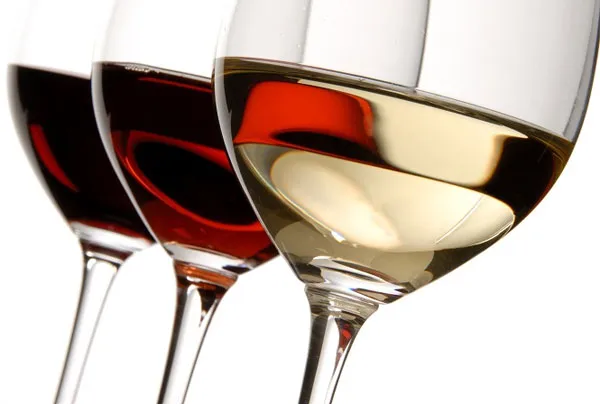 Một ly rượu vang lớn cũng tương tự như ba chén vodka