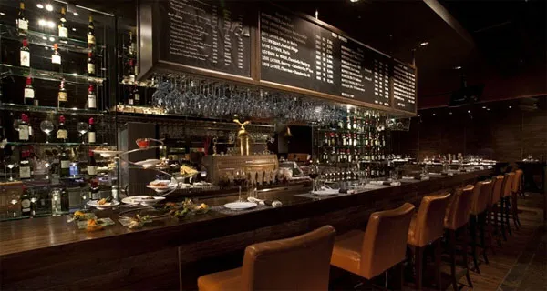Việc uống rượu tại quán bar công cộng sẽ an toàn hơn