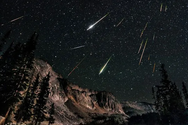 Điểm đặc biệt của Perseids là tần suất xuất hiện của quả cầu lửa