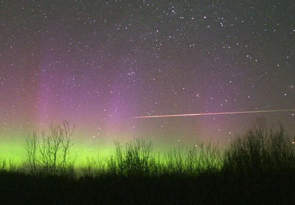 Những vệt sáng cắt ngang trời là đặc trưng của mưa sao băng Geminids