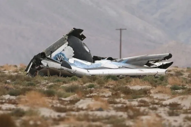 Mảnh vỡ của tàu không gian du lịch SpaceShipTwo