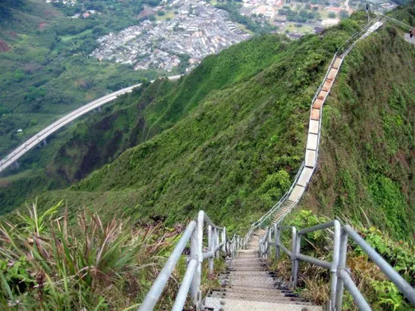 Cầu thang gỗ Haiku ở Hawaii