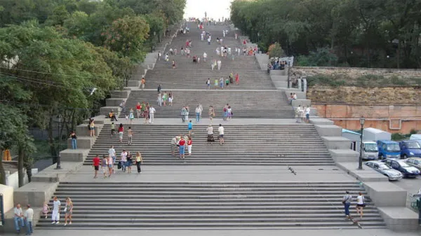 Cầu thang Potemkin ở Odessa luôn dập dìu du khách