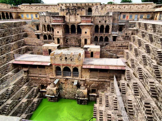 Giếng Chand Baori là đểm hút khách hàng đầu của Ấn Độ