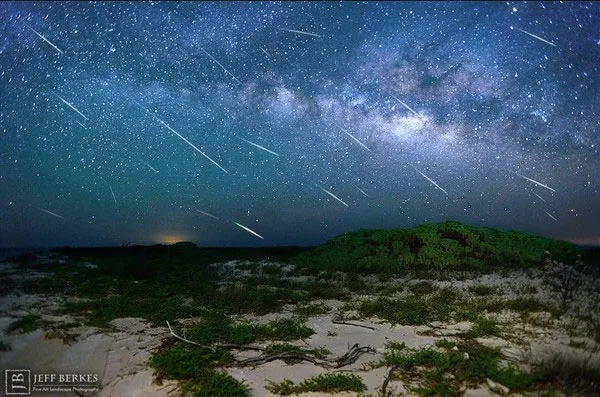 Ngày 5, 6/5 - Mưa sao băng Eta Aquarids