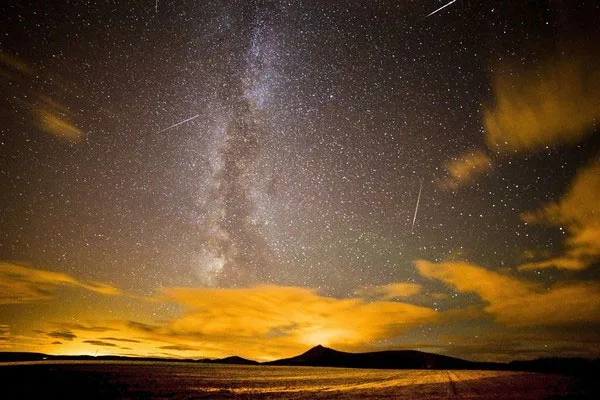 Ngày 12, 13/8 - Mưa sao băng Perseids