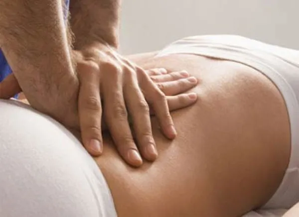 Bệnh nhân gai cột sống thường đau tê ở cổ lan qua hai tay