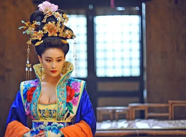 Tiêu Thục Phi...