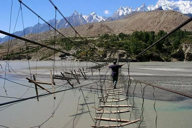 Cây cầu Hussaini Hanging ở Pakistan
