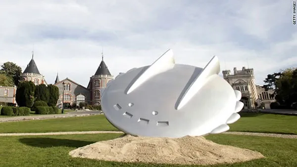 Một bức tượng mô phỏng UFO ở thành phố Reims, miền bắc Pháp
