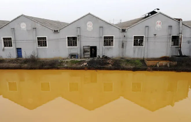 nước sông ô nhiễm
