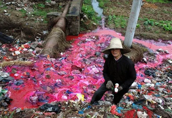 Túi ni lông vứt bừa bãi