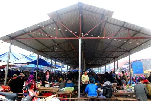 Khu ăn uống tại phiên chợ