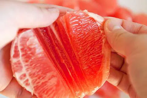 Không nên lạm dụng quả bưởi