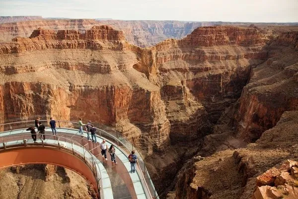 Cây cầu bằng thép hình móng ngựa Grand Canyon Skywalk, Mỹ