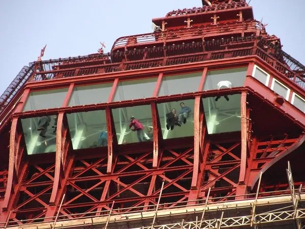 Tháp Blackpool có một tầng quan sát ở độ cao khoảng 160m