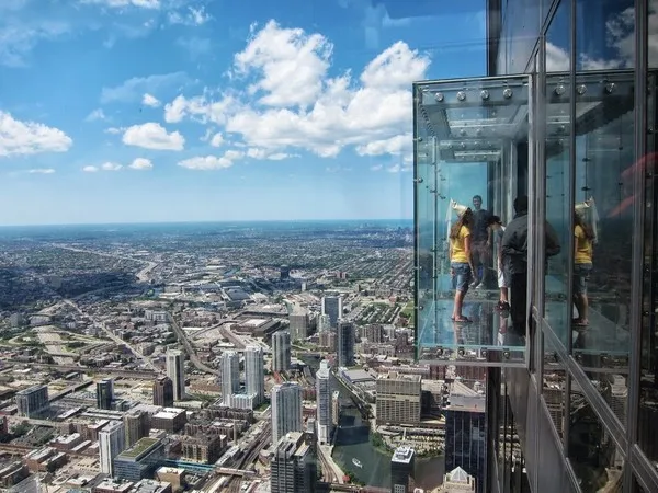 Ban công kính ở phía trên cùng của tháp Willis (Sears), Chicago