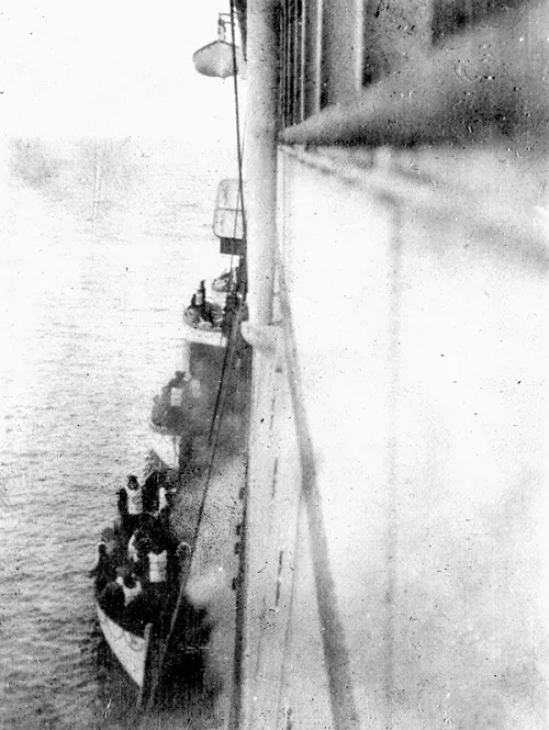 Cảnh ghi lại các nạn nhân của tàu Titanic được cứu bởi tàu RMS Carpathia