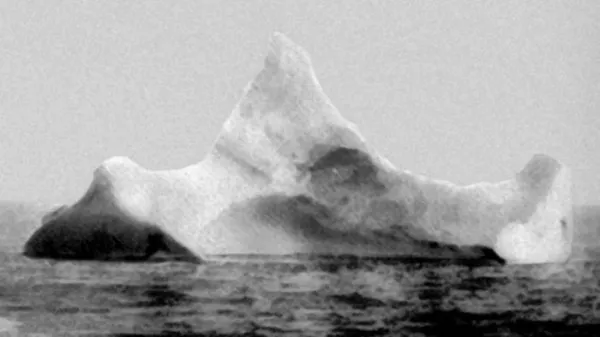 Tảng băng được cho là Titanic đã đâm trúng, gây ra vụ tai nạn thảm khốc trong lịch sử