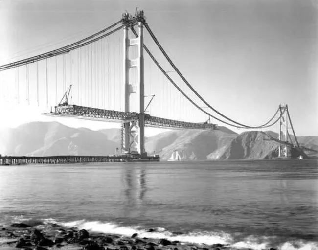 Lúc cầu Golden Gate còn đang xây dựng hồi năm 1937