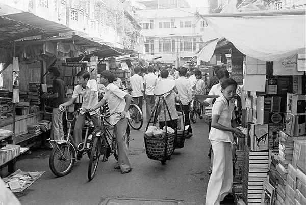 Chợ sách cũ đường Đặng Thị Nhu