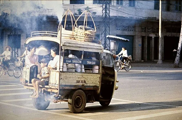 Xe lam trên đường Trần Hưng Đạo - Huỳnh Quang Tiên, Sài Gòn