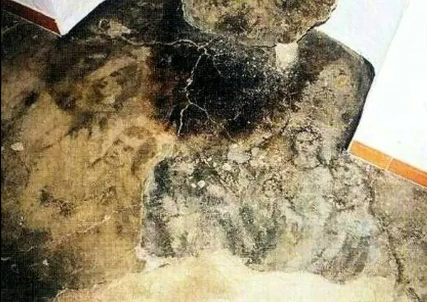 Hàng trăm hài cốt người được tìm thấy phía dưới nền nhà