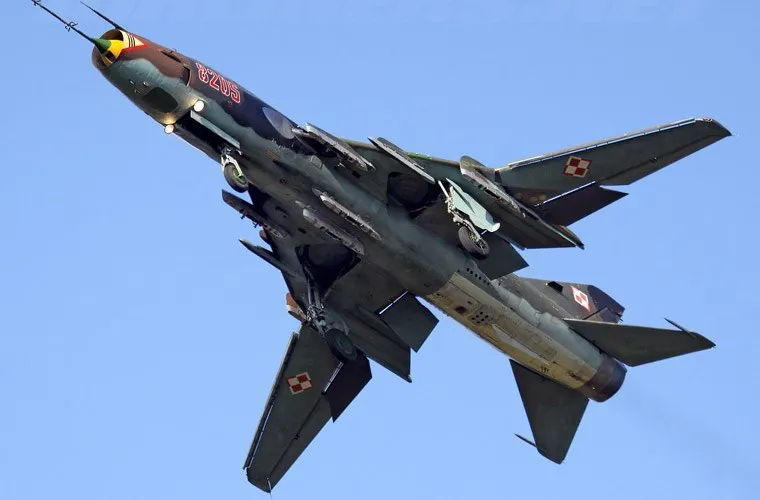 Su-22 thiết kế với với 2 pháo 30mm