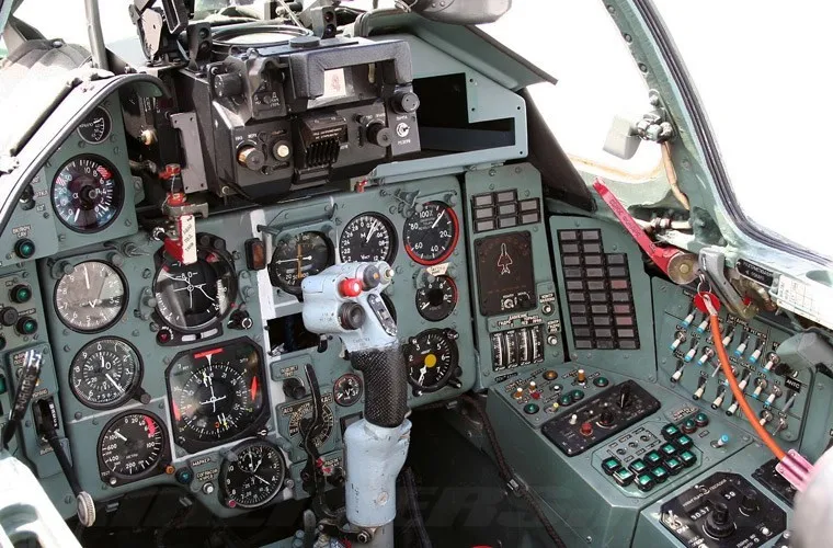 Buồng lái một chiếc Su-22M4 Không quân Ba Lan.