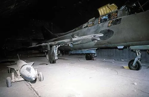 Su-22 của Không quân Iraq bị hư hỏng do Mỹ không kích.