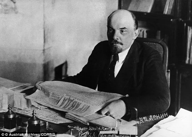 bức ảnh chụp Lenin vào năm 1918, 6 năm trước khi ông mất