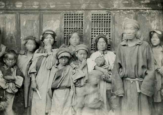 Các thành viên trong một gia đình vào năm 1896.