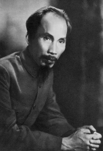 Chân dung Chủ tịch Hồ Chí Minh năm 1945