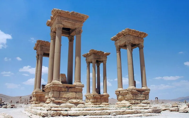 Kết quả các cuộc khai quật trên quy mô lớn đã phác thảo diện mạo một thành phố Palmyra hết sức tráng lệ với những đền đài, nhà hát đồ sộ.