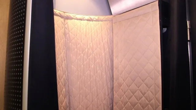 Ni-tơ lỏng sau khi hóa khí có nhiệt độ khoảng -200 độ C và có thể làm tê cóng ngay lập tức