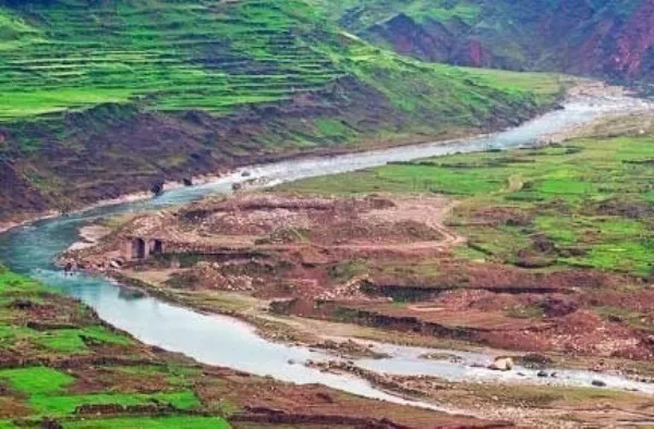 Sông Trường Giang hàng nghìn vạn năm không bao giờ ngừng chảy, bỗng nhiên cạn kiệt qua một đêm.