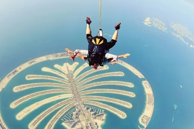Nhảy dù mạo hiểm ở Dubai