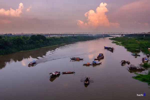 Cầu bắc qua sông Hồng, đoạn đi qua nội thành Hà Nội.