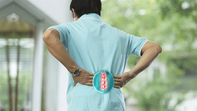 Đau lưng do vôi hóa cột sống