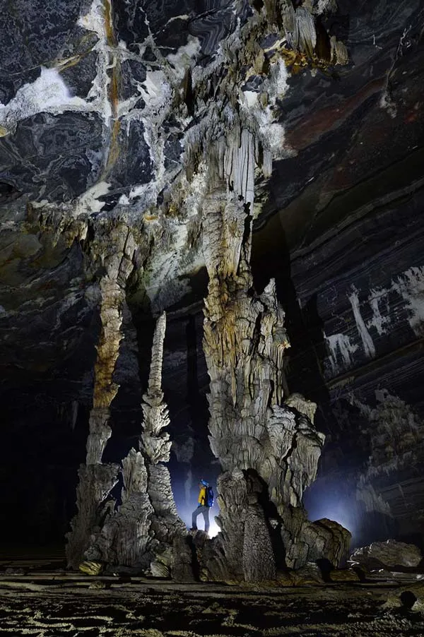 Các cột thạch nhũ