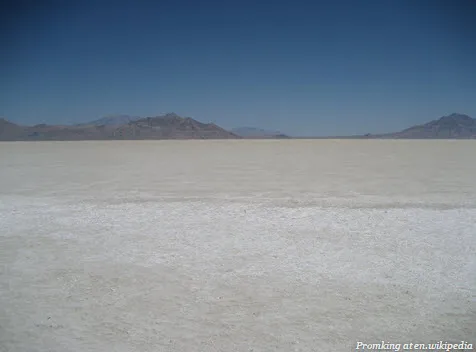 Đồng muối Bonneville Salt Flats tại Utah, Mỹ, nơi có những trầm tích muối tương tự như trên sao Hỏa