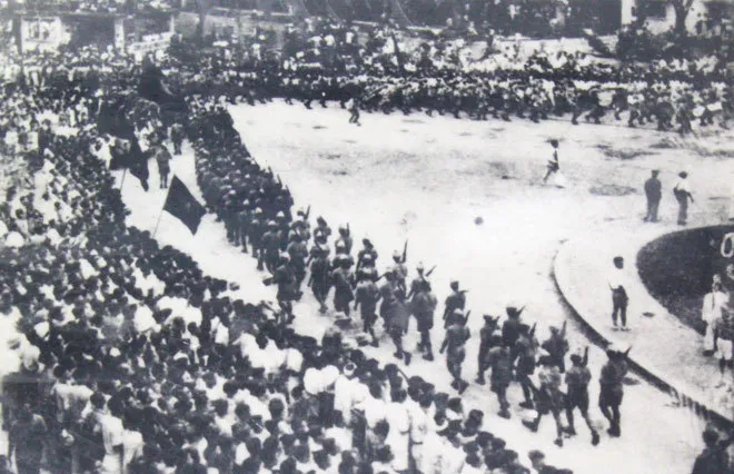 Hình ảnh Chi đội Giải phóng quân tiến vào Hà Nội năm 1945.
