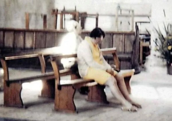 Người lạ tại nhà thờ