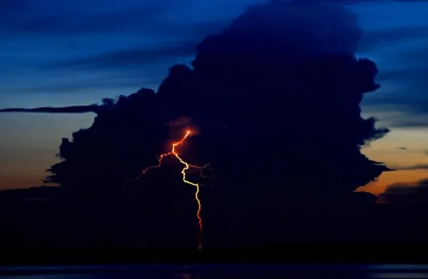 Đi "ngắm" sét ở vùng đất bị trời trừng phạt nhiều nhất